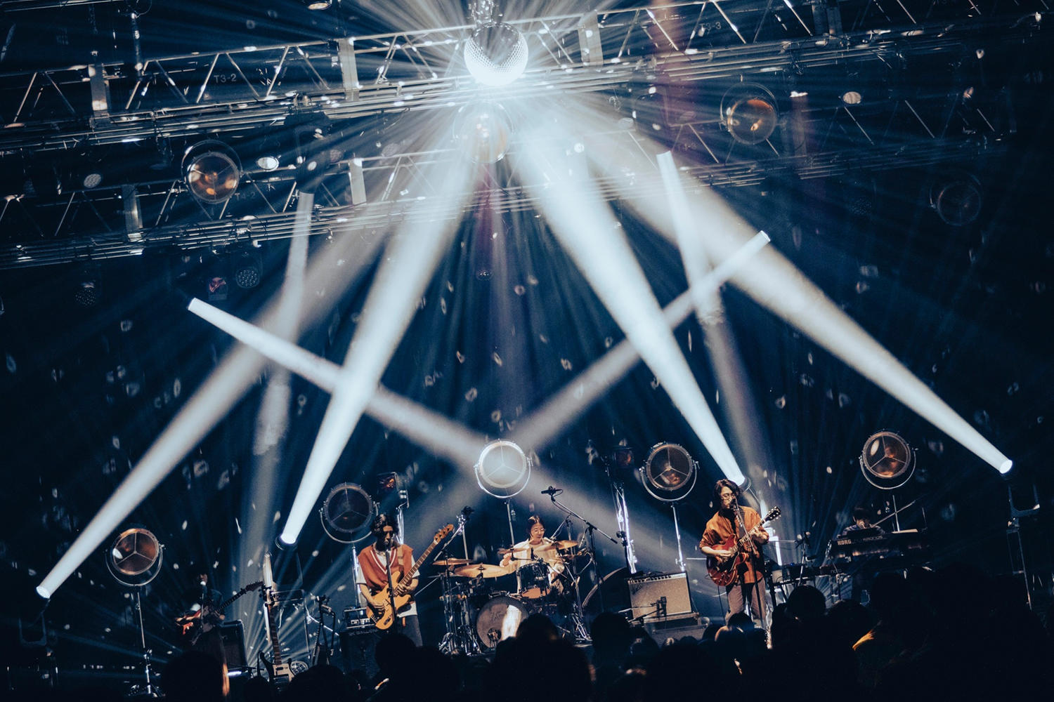 ズーカラデル、全国ツアー「JUMP ROPE FREAKS」終演。バンド史上最多の全26曲で鳴らした世界と対峙するためのロック