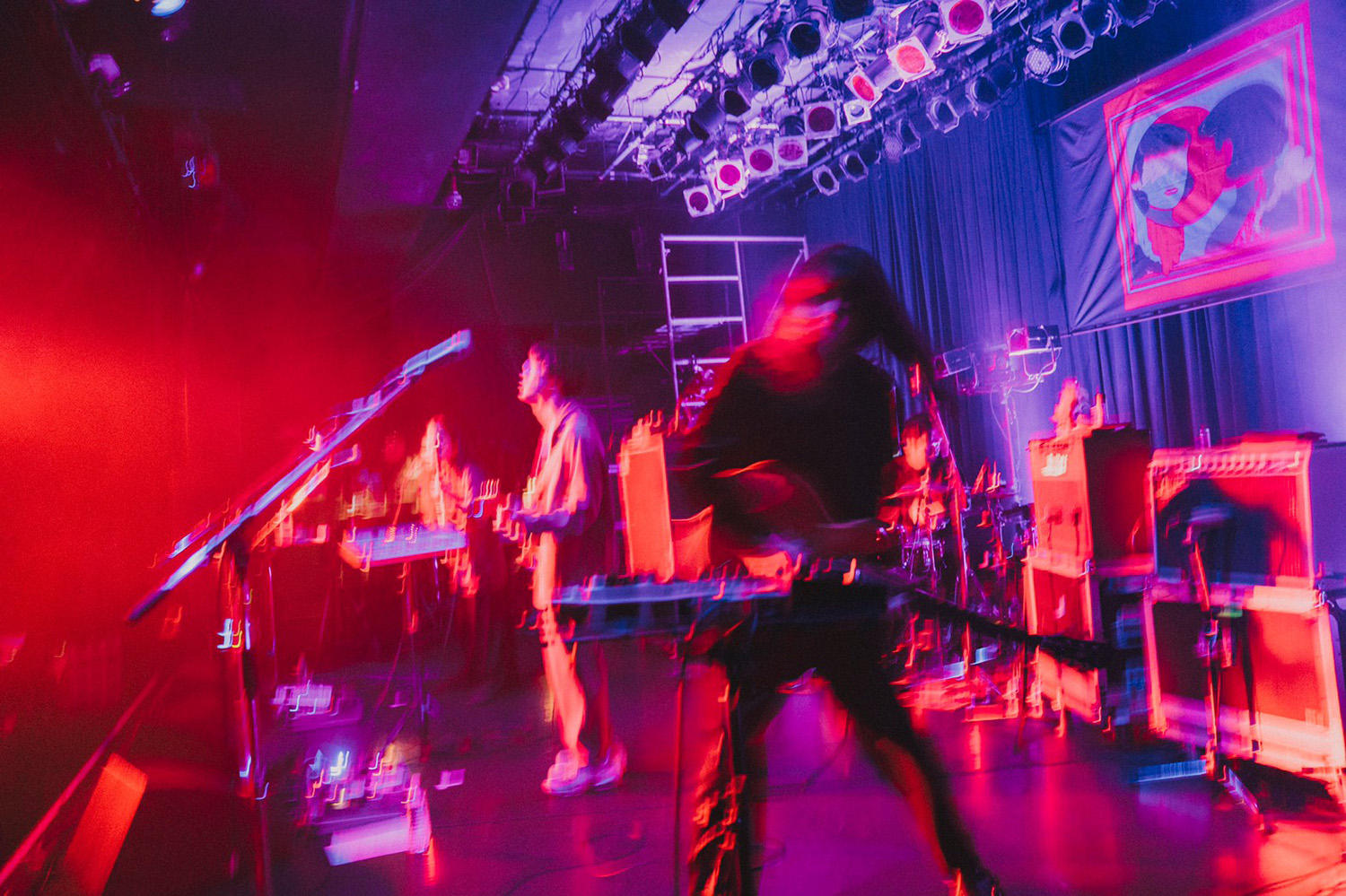 Helsinki Lambda Club、突き抜けた遊び心の前提にあるもの -「MIND THE GAP!!」ツアーファイナル＠恵比寿LIQUIDROOM-