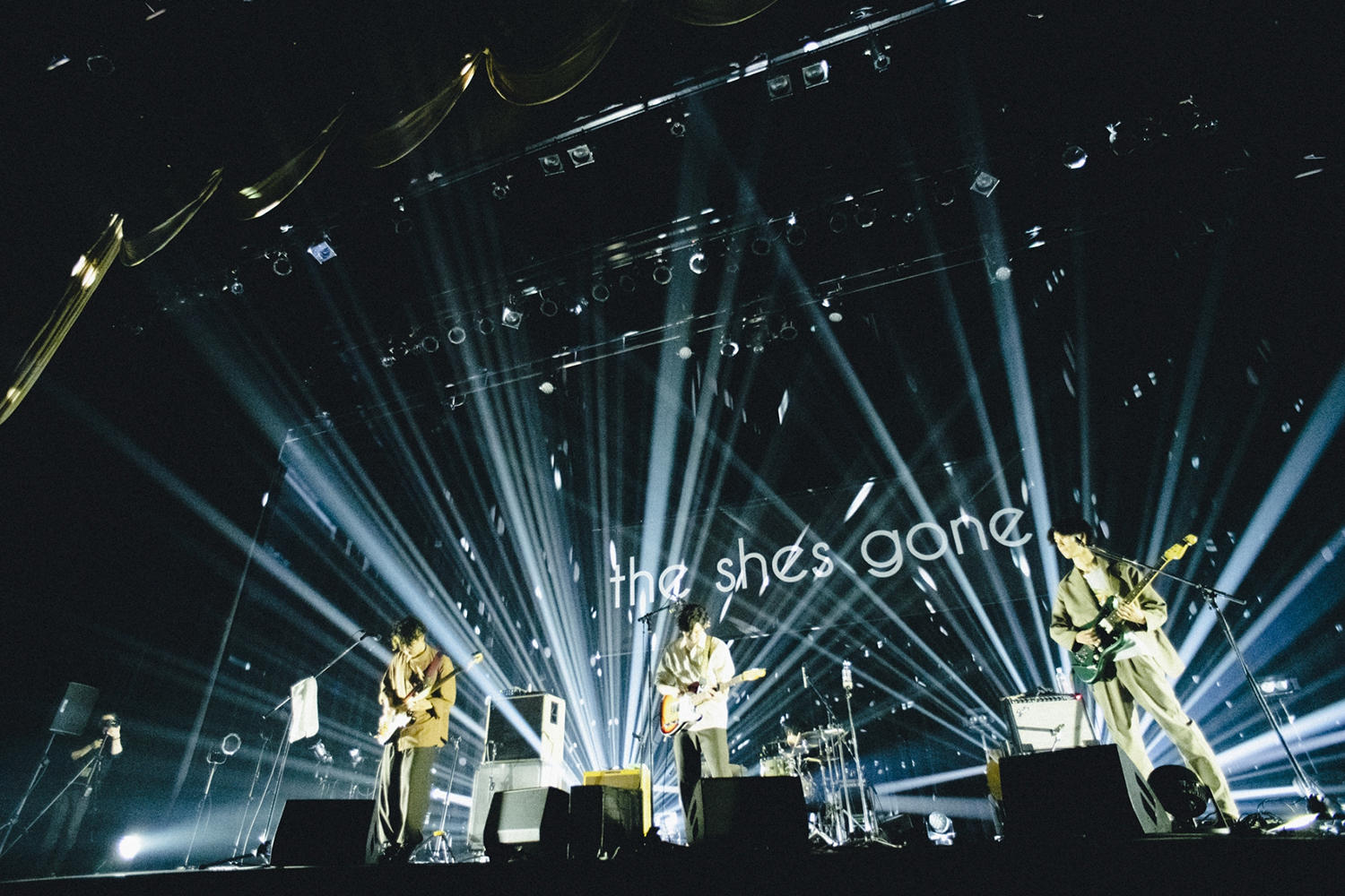 the shes gone、結成5周年の「シズゴの日」を中野サンプラザで開催──人間を描くラブソングの行く末