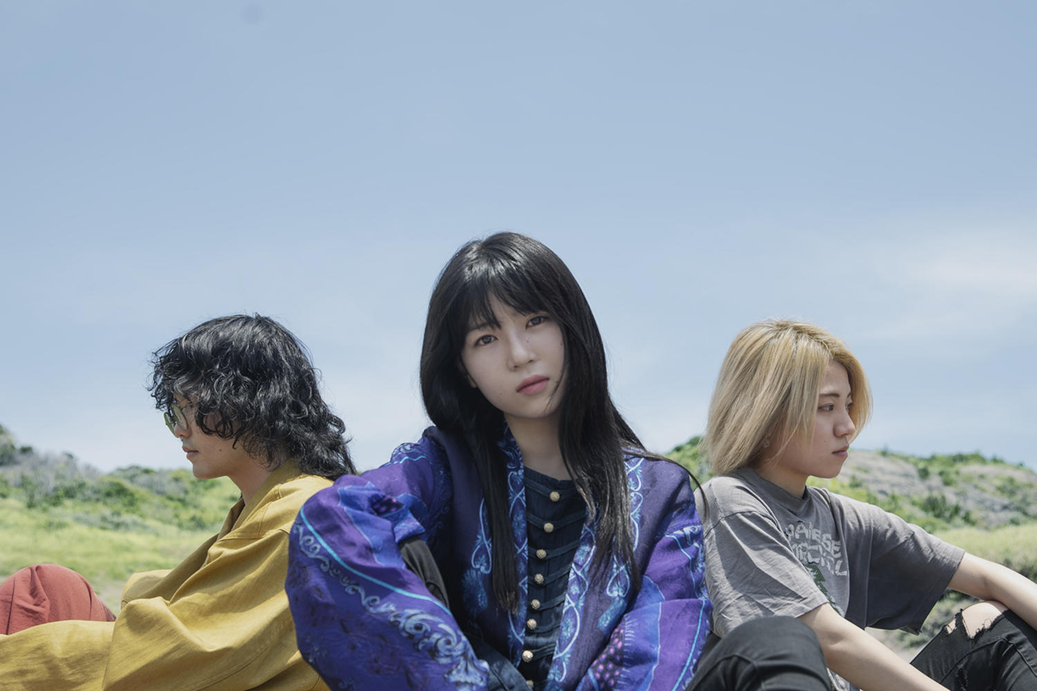 憂いとポップス、唯一無二の世界観を織り成す「黒子首」