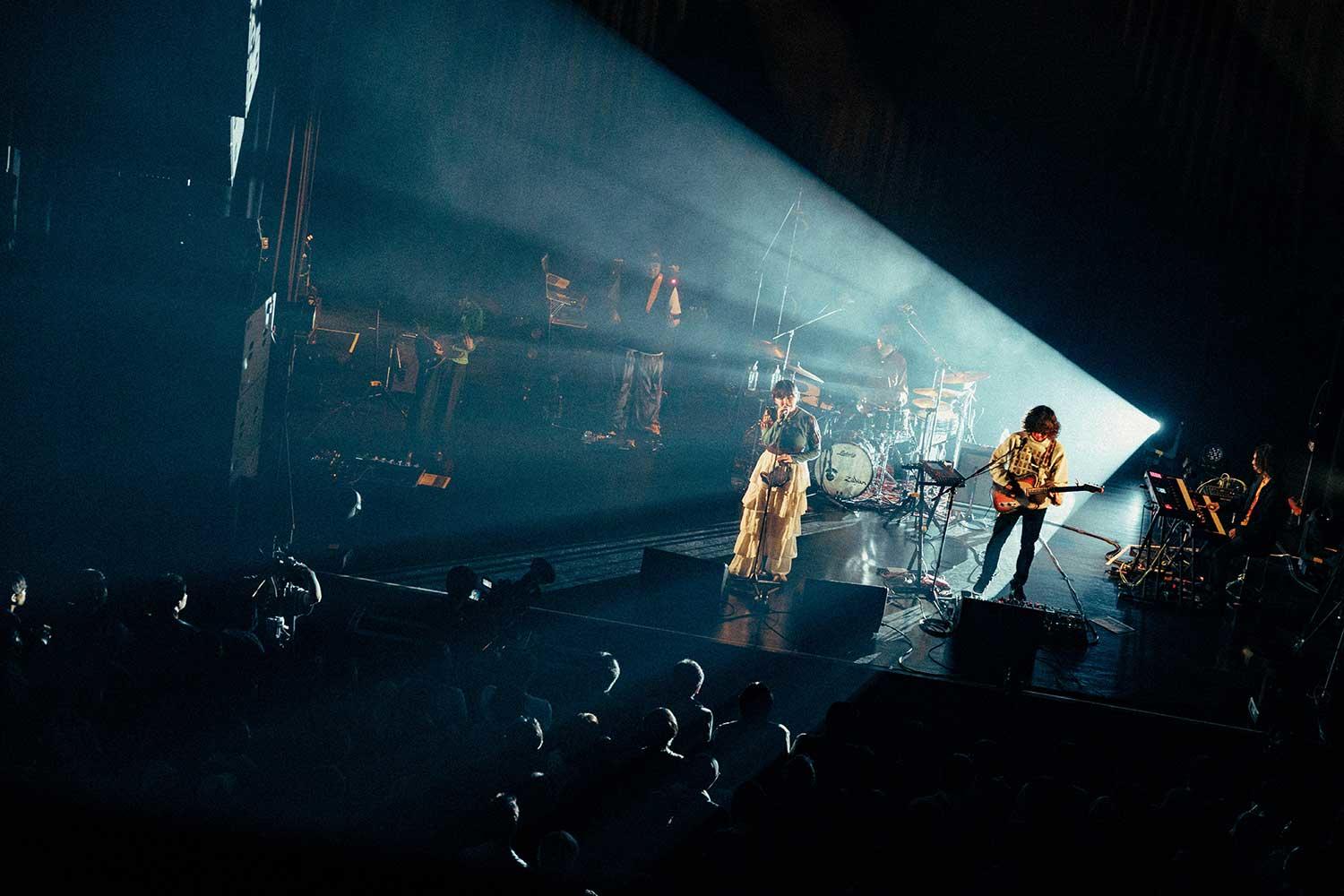 Laura day romance、夢見心地の渦の中心で揺れるZepp Shinjukuの夜