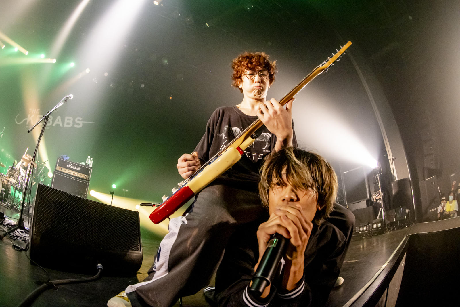 THE KEBABS、遊び心満載のロックサウンドで魅了した「THE KEBABS必死