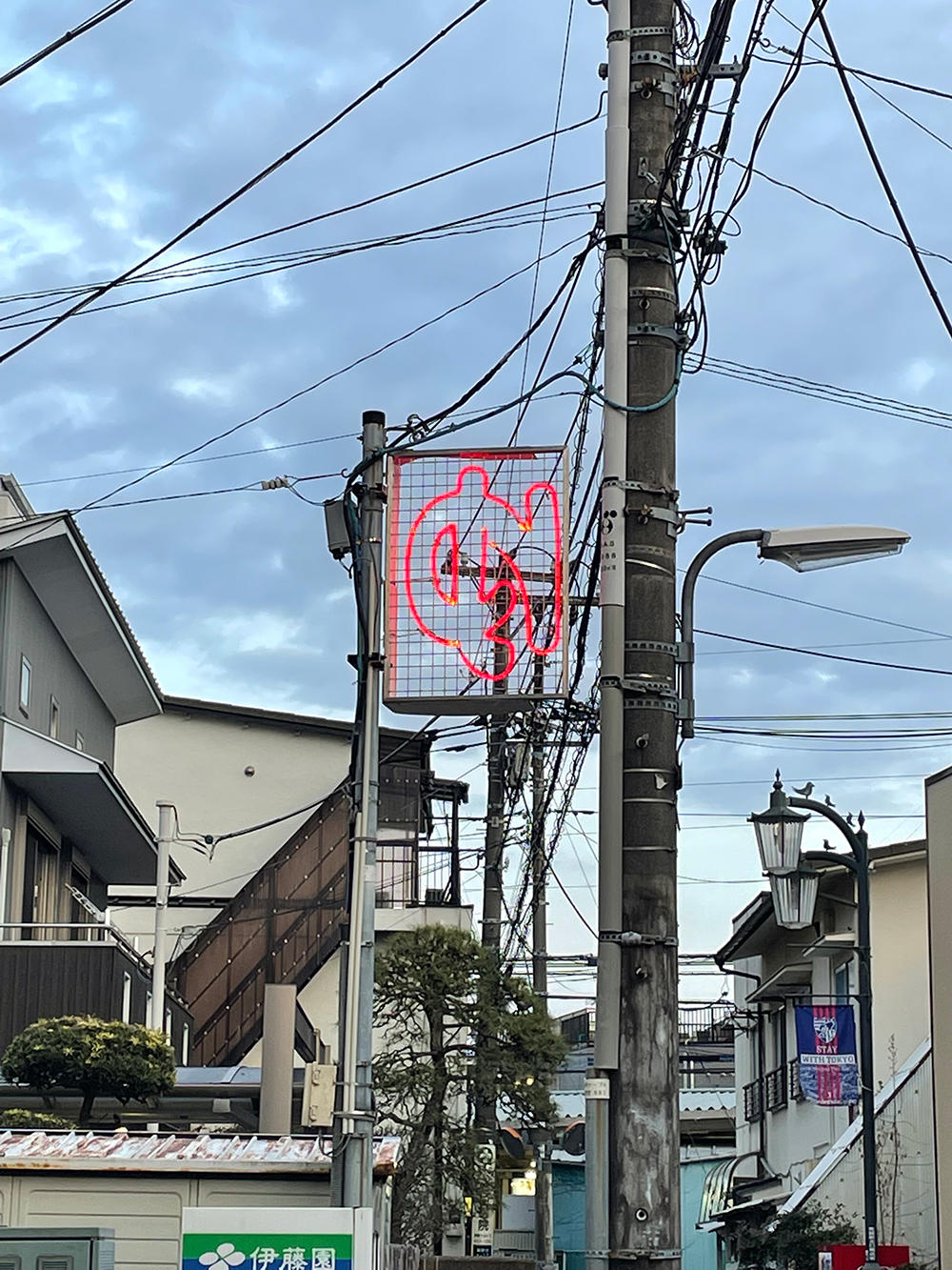 行きつけの銭湯のネオン_1000.jpg