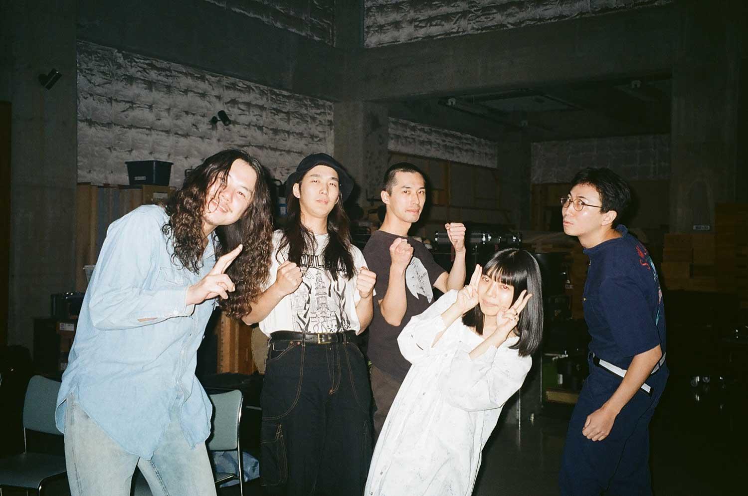 5人ライブ写真.jpg