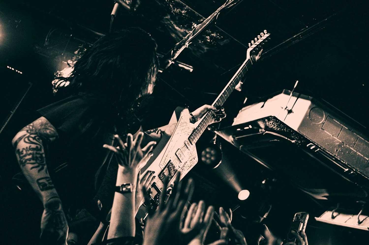 一発録りで響かせる稀有な