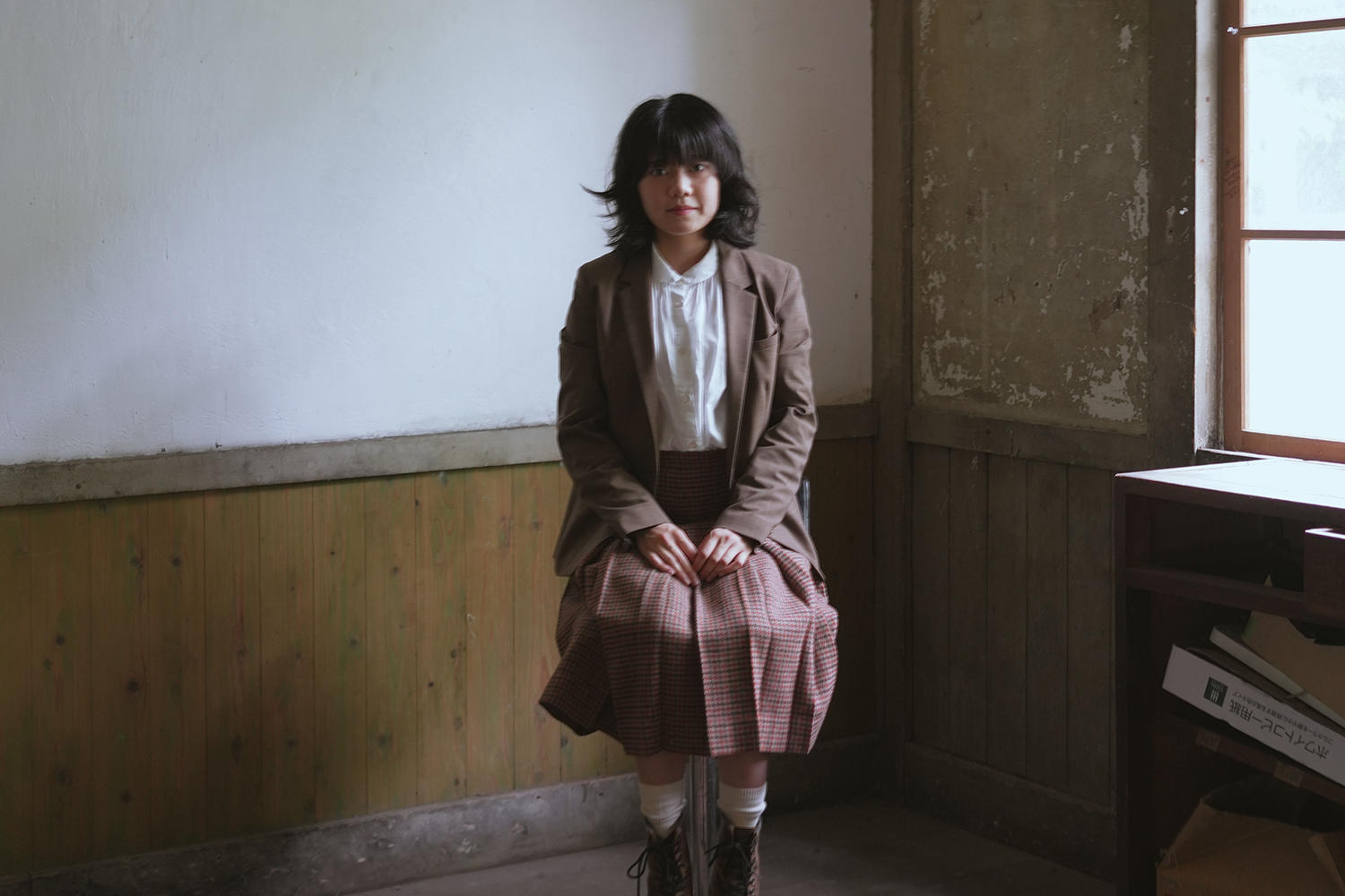 シンガーソングライター・日髙晴野、自室と京都大学吉田寮で録音された1st EP「白柵舎」リリース！