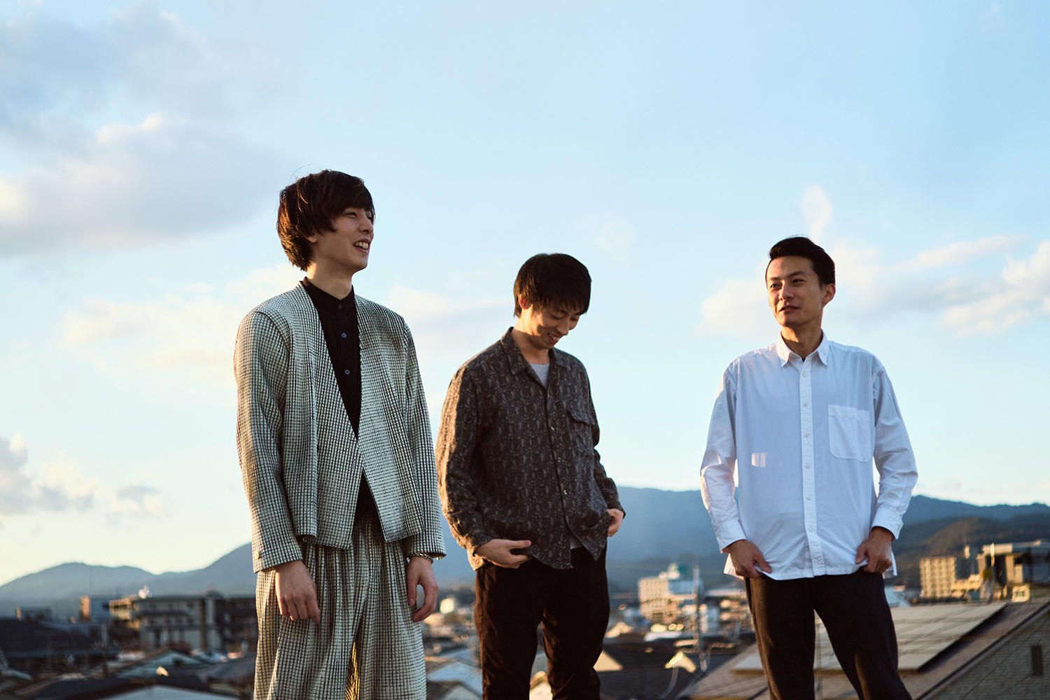 京都を中心に活動するスリーピースバンド・Hitotonari、曖昧な心情と季節の気配を映し出す新作EP「薄墨」デジタルリリース！