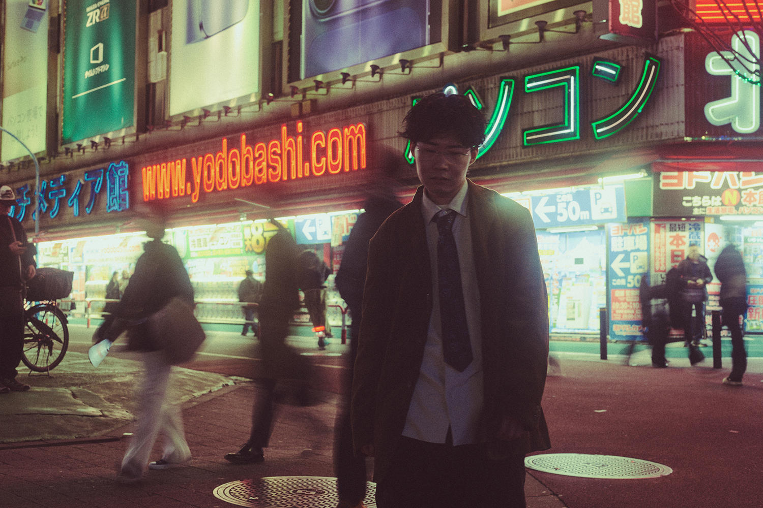 アツキタケトモ、アルバム先行シングル「秘密基地」4月8日リリース&本日リリックビデオ公開!