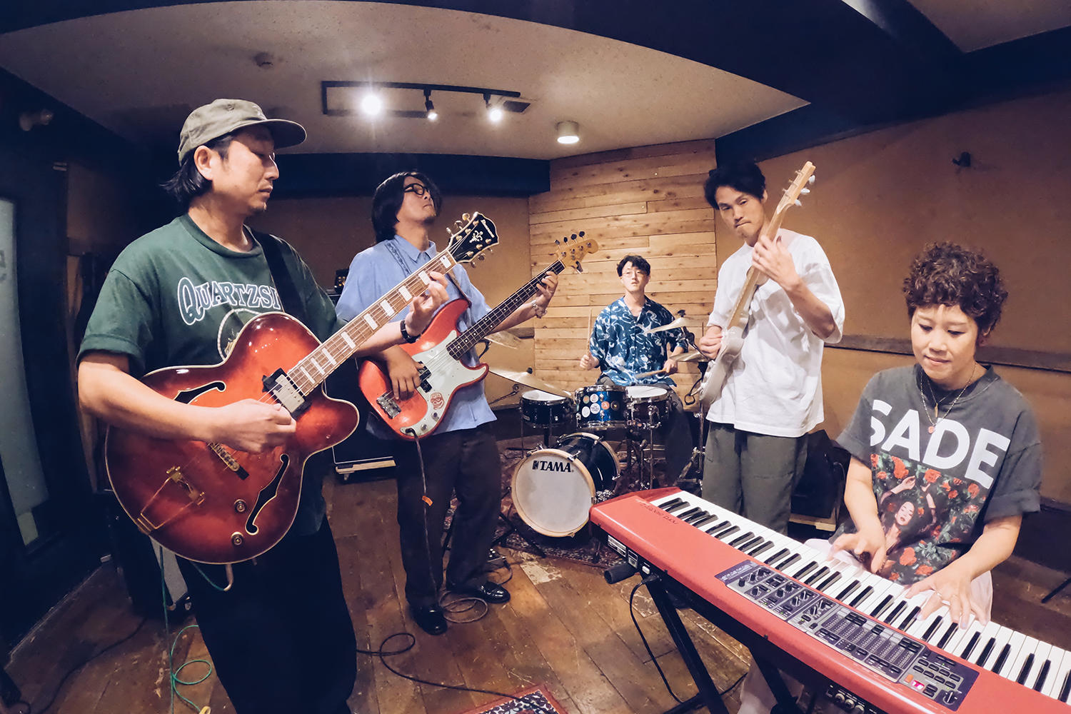 TRUE VACANCES、ライブでも大人気のアップテンポで疾走するキラーJAZZチューン「Six As One」デジタルリリース&MV公開！