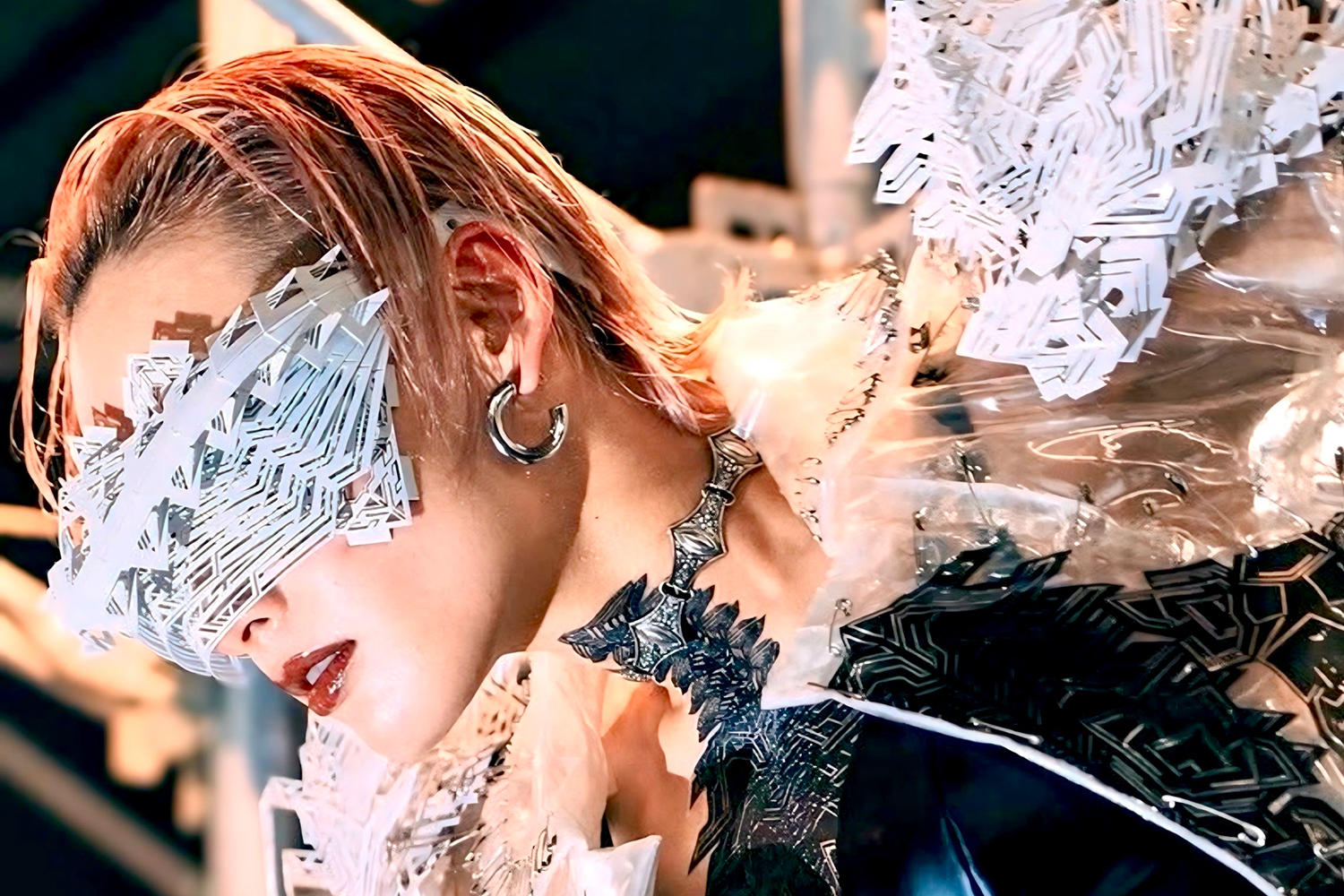 2026年音楽シーンに現れた美しい異物YXA、デビューシングル「˚‧✧˚ʚ♡ɞ˚˙YXA˙˚ʚ♡ɞ˚✧‧˚」リリース