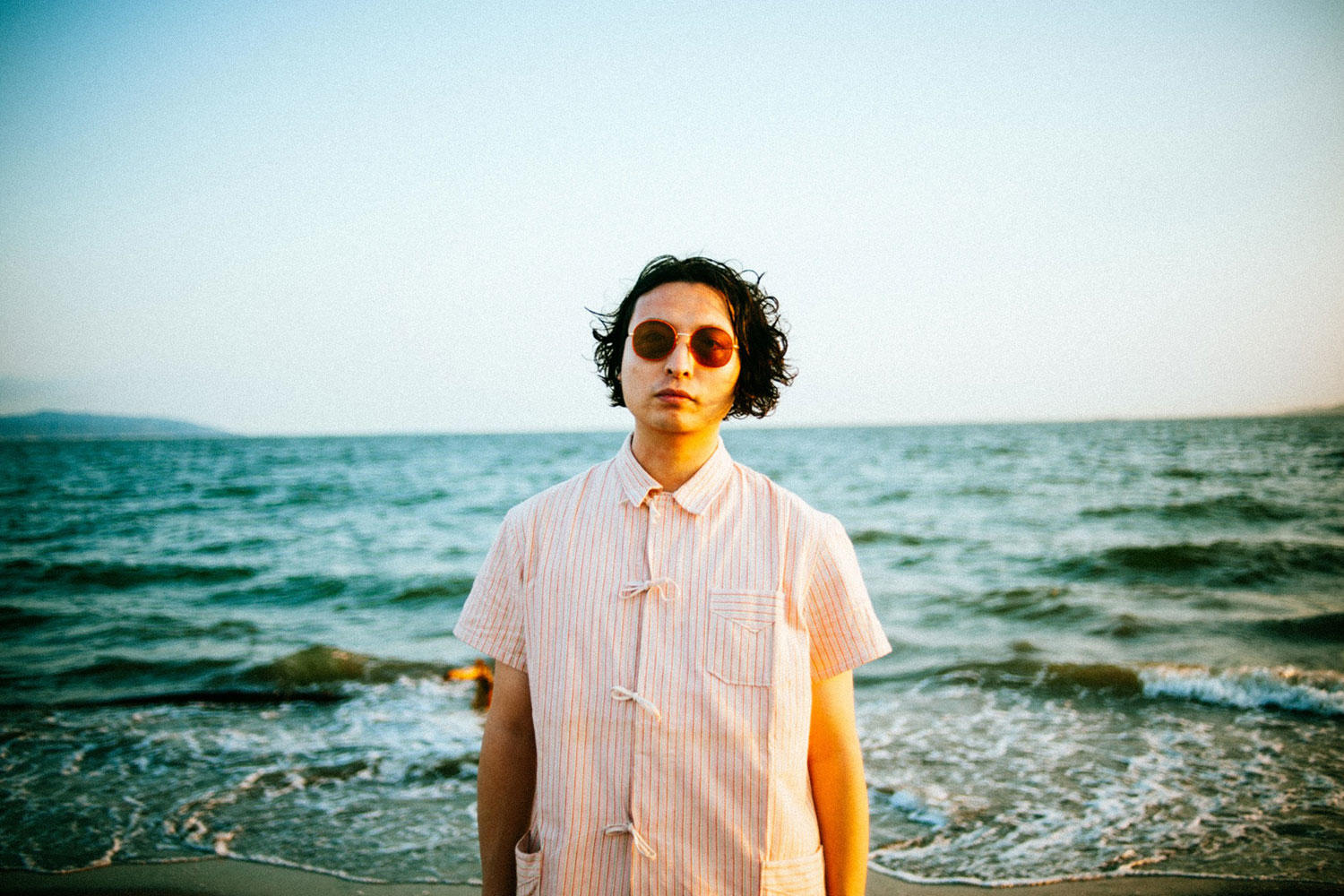 Kazuhiro Bessho、新ソロ名義「パジャマで海なんかいかない」デジタルSG「SEASHORE」リリース！