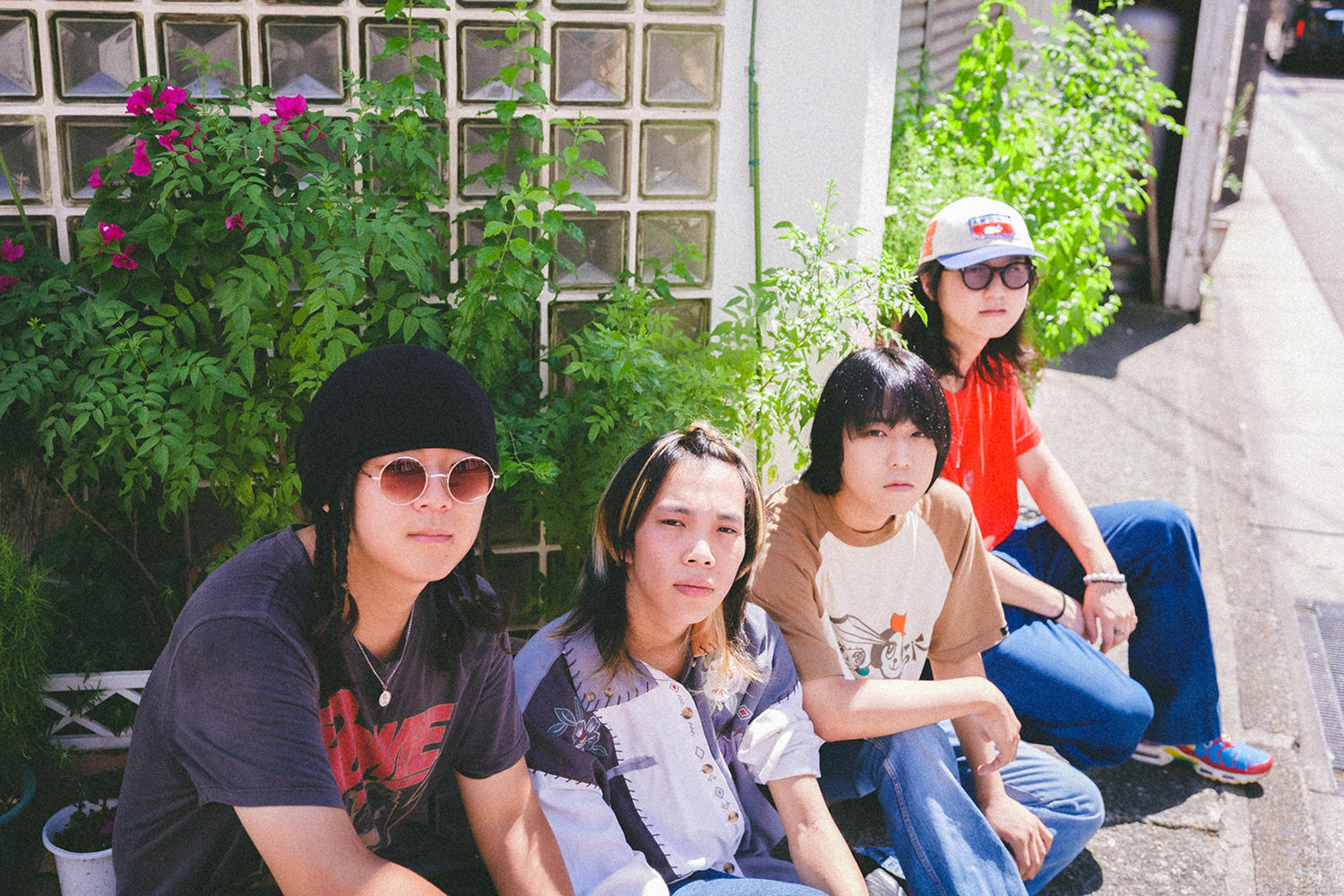 福岡発インディーロックバンド・爛漫天国、純愛に見せかけた狂愛を描いた新曲「月の話」本日配信リリース＆MV公開！