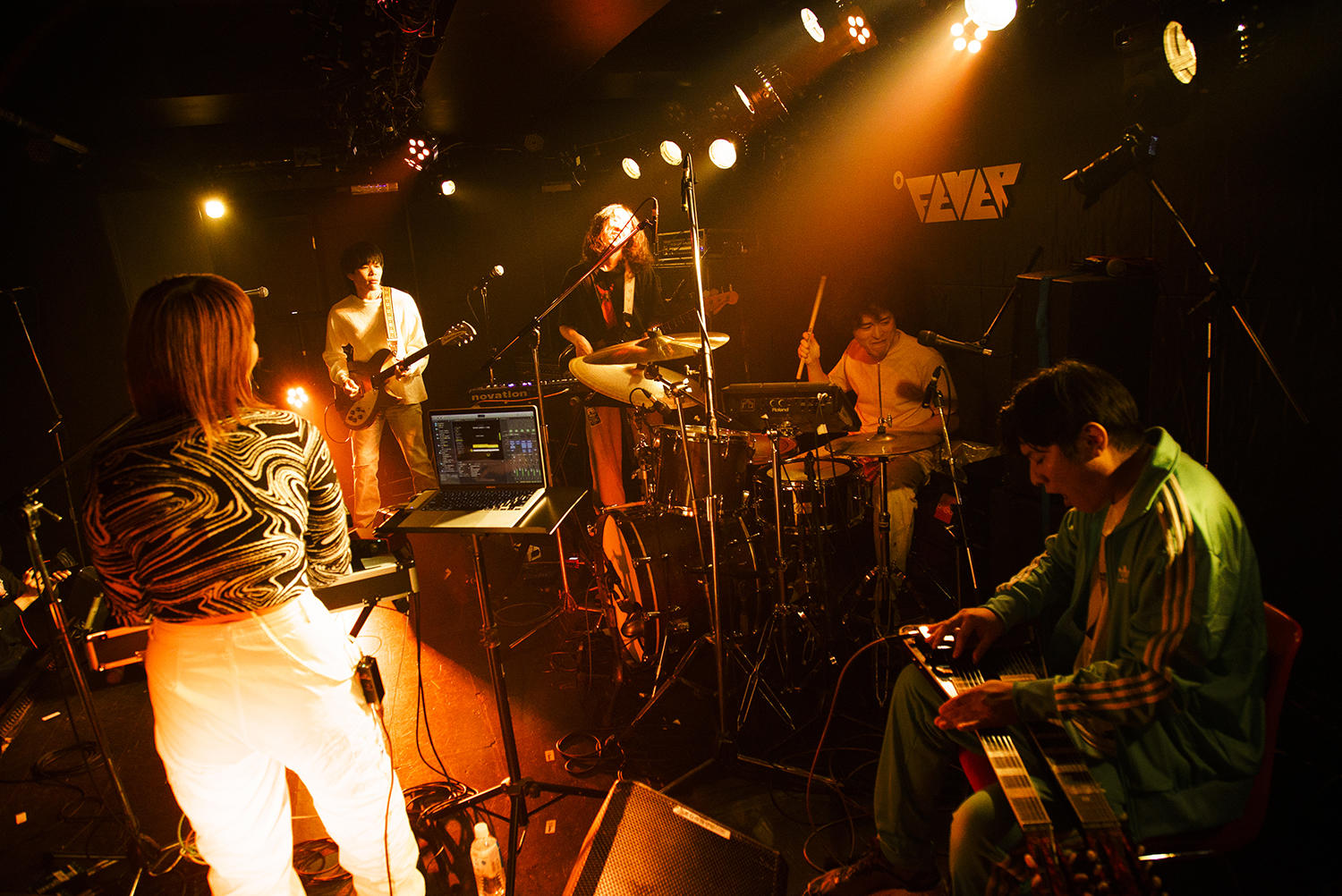 選ぶことは生きること──音楽でそのことを明らかにする BROTHER SUN SISTER MOON、No Buses、Newdumsによる3マンツアー初日東京公演