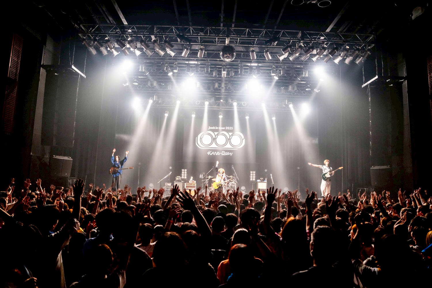 KANA-BOON、対バンツアー「Jack in tour 2025」でロックバンドの矜持が響いたChevonとの熱い夜
