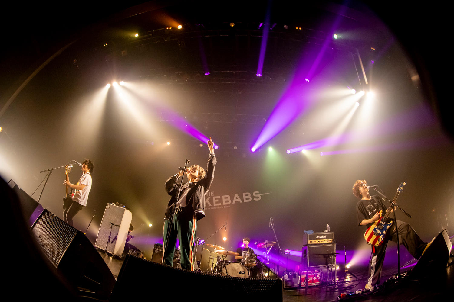THE KEBABS、遊び心満載のロックサウンドで魅了した「THE KEBABS必死」ツアーファイナル公演