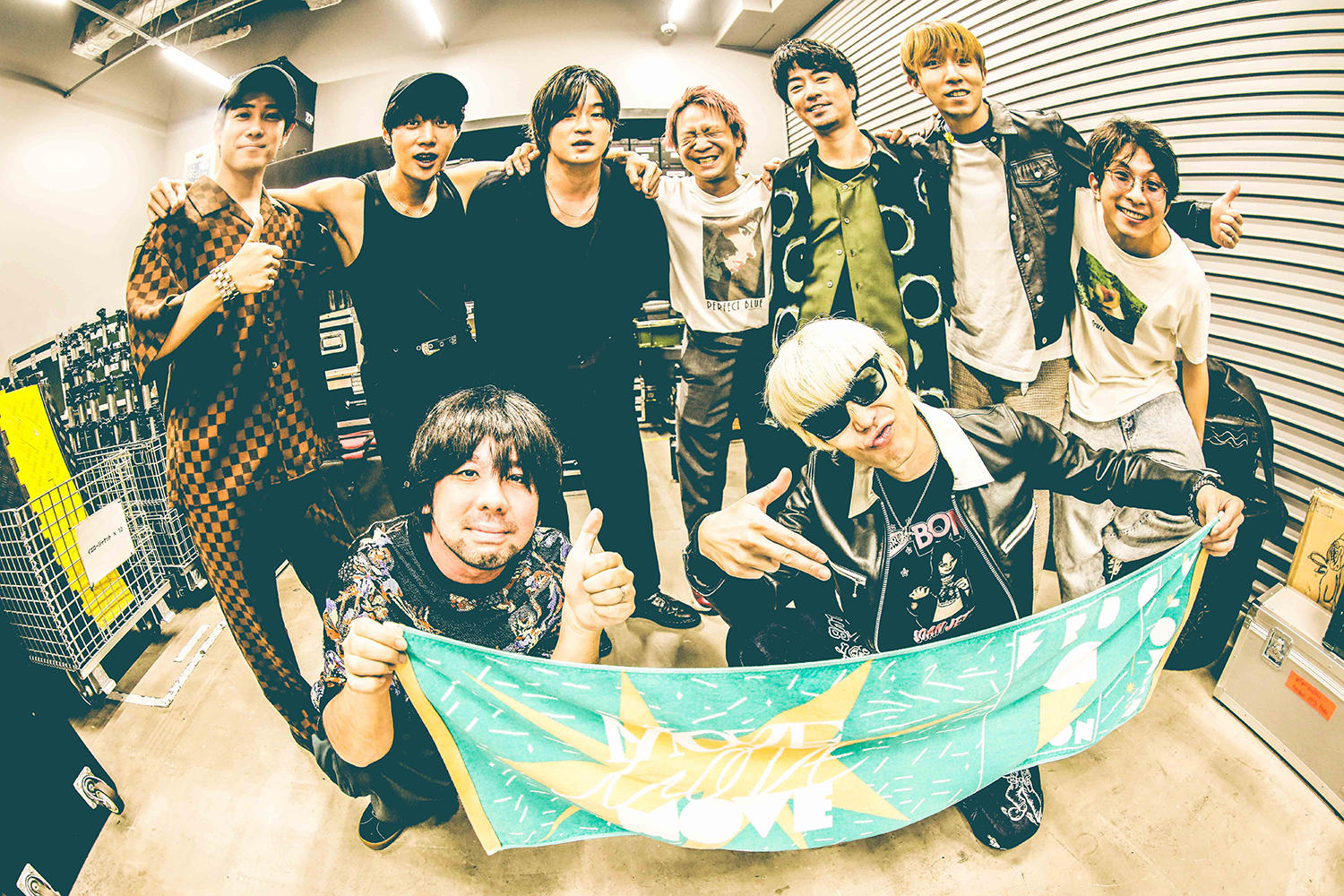 同世代バンドの絆とリスペクトが熱く燃えた奇跡の競演!3ヶ月連続対バンイベント「UMIMOYASU 2024 MOVE」第1弾、フレデリック×go!go!vanillas速報ライブレポート!