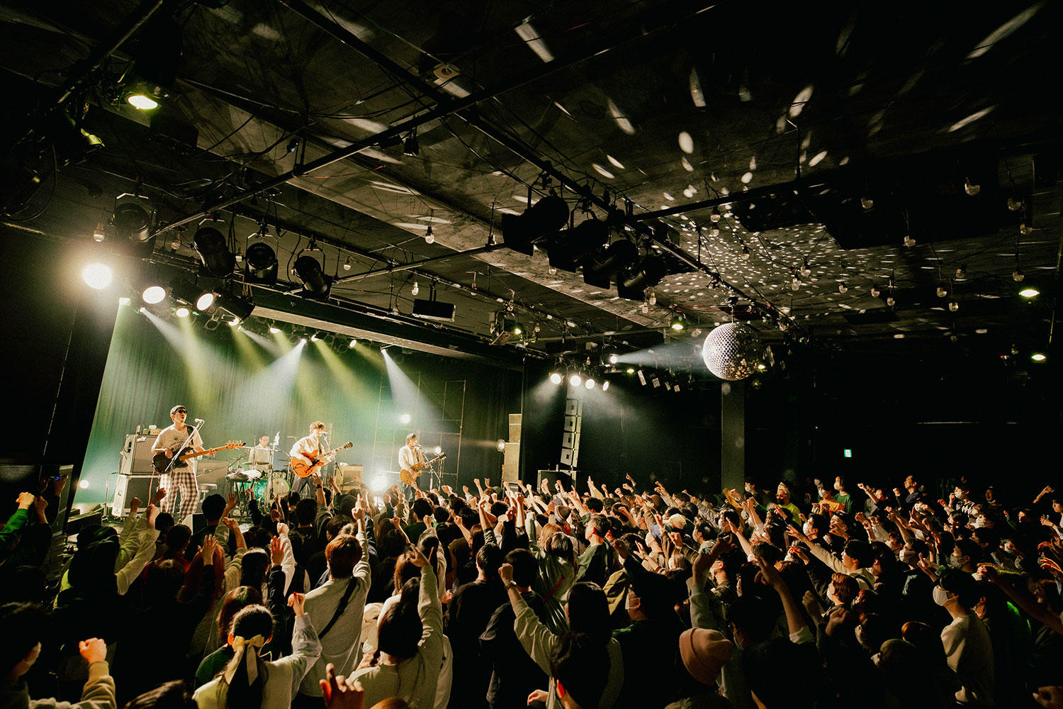 DENIMS、全国ツアー完走！温かくもタフになったグルーヴで痛快にファイナルを飾った恵比寿LIQUIDROOM公演