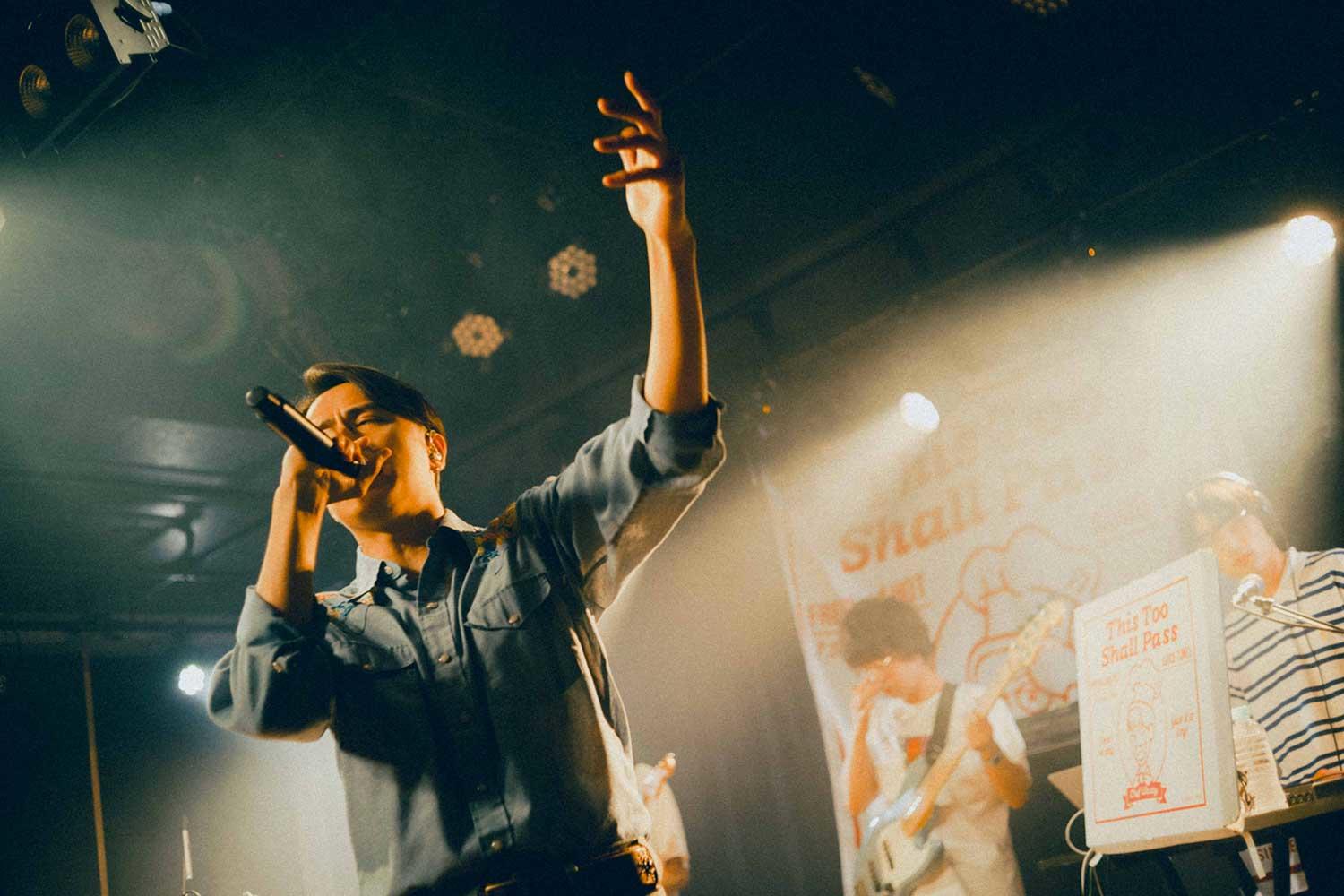 Wez Atlasが辿り着いた「これもまた過ぎ去る」という諦念 「This Too Shall Pass LIVE」@下北沢ADRIFT