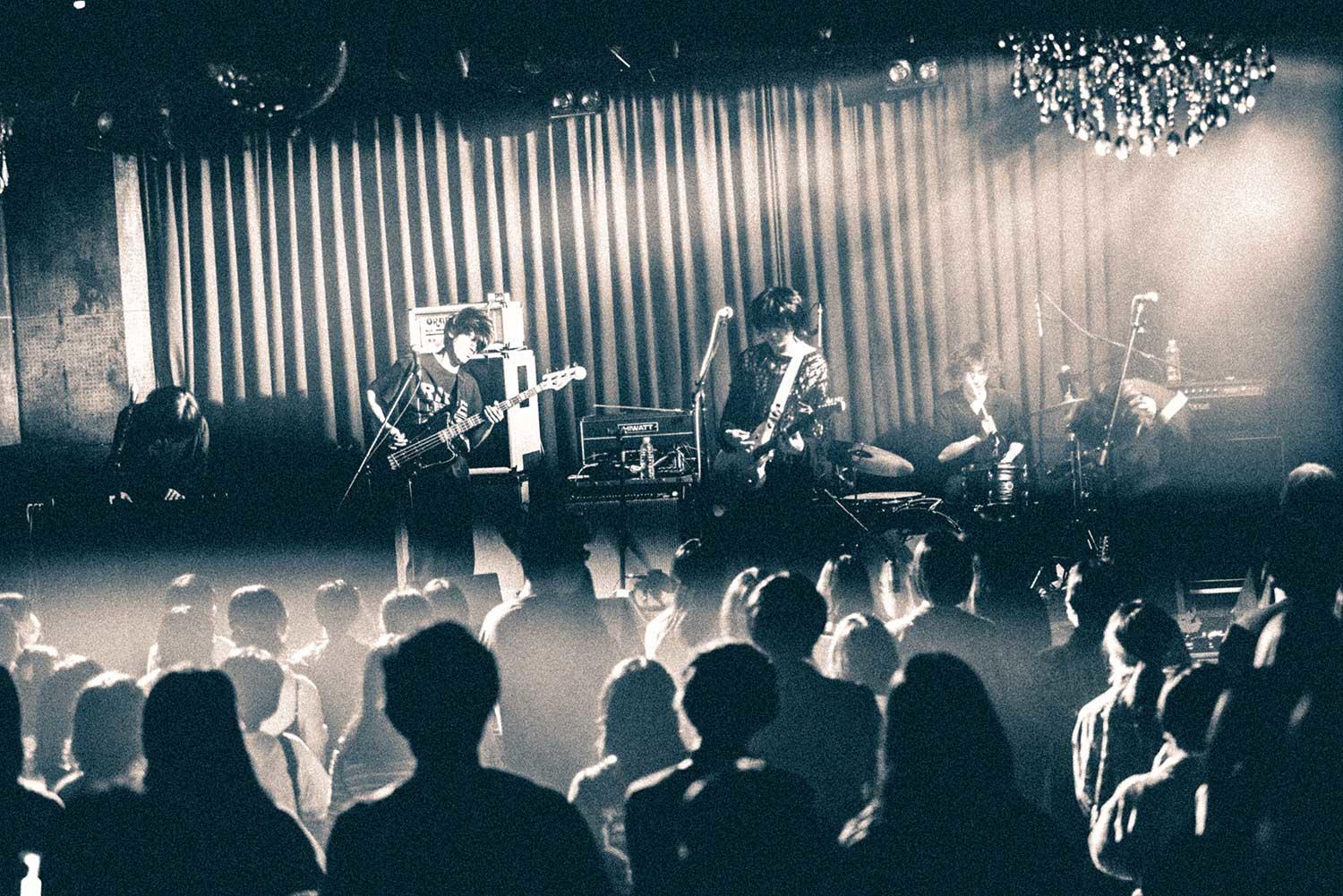 polly、新体制初のツアーで与えたインパクトの強さ『polly Release Tour「Heavenly Heavenly」』大阪公演をレポート