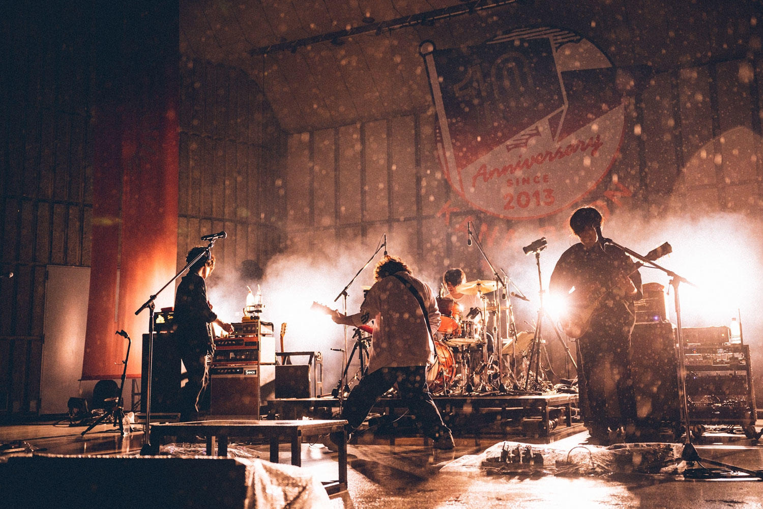 「俺たちはロックスターじゃなくてヒーロー」──KANA-BOON、10周年イヤーの幕開けを飾る初野音ワンマン