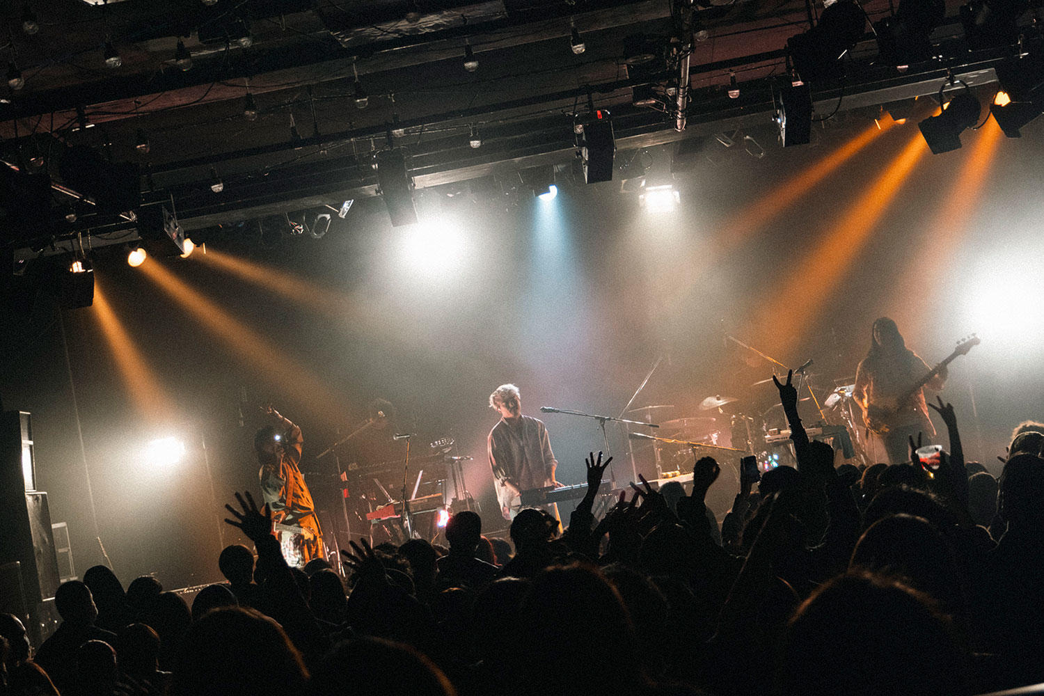 繊細なイメージを更新する強靭なフィジカル、5人編成でポジティブなエネルギーを発したThe fin.『Outer Ego』リリースライブ