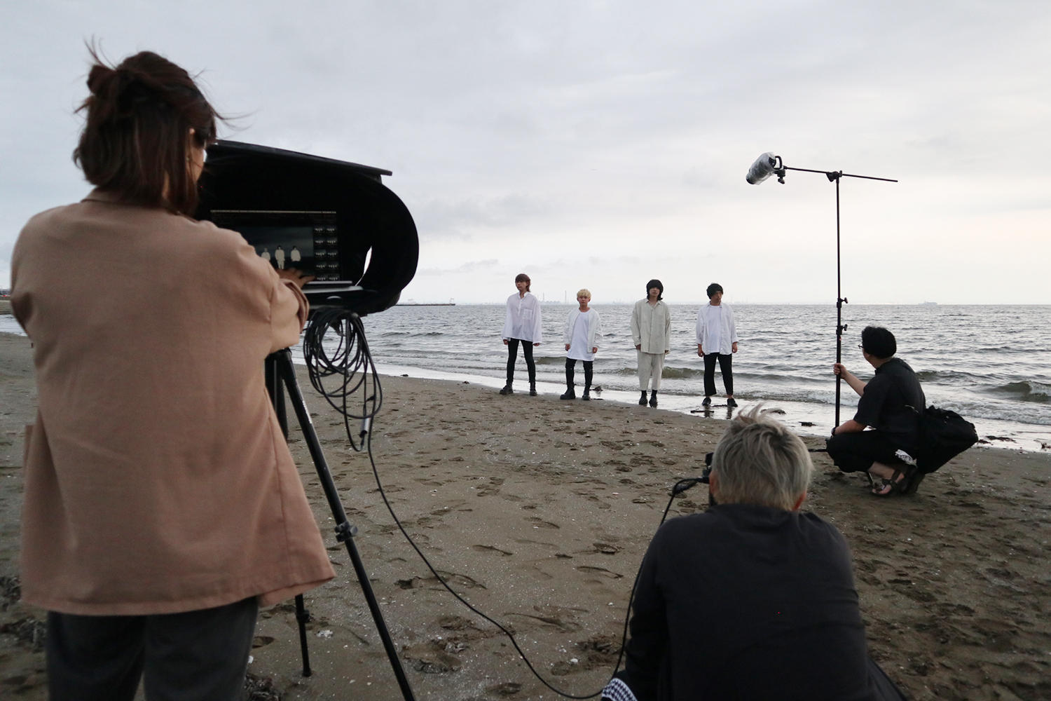 2nd EP『ES』リリース決定！ユアネスNewアーティスト写真、撮影現場潜入レポート