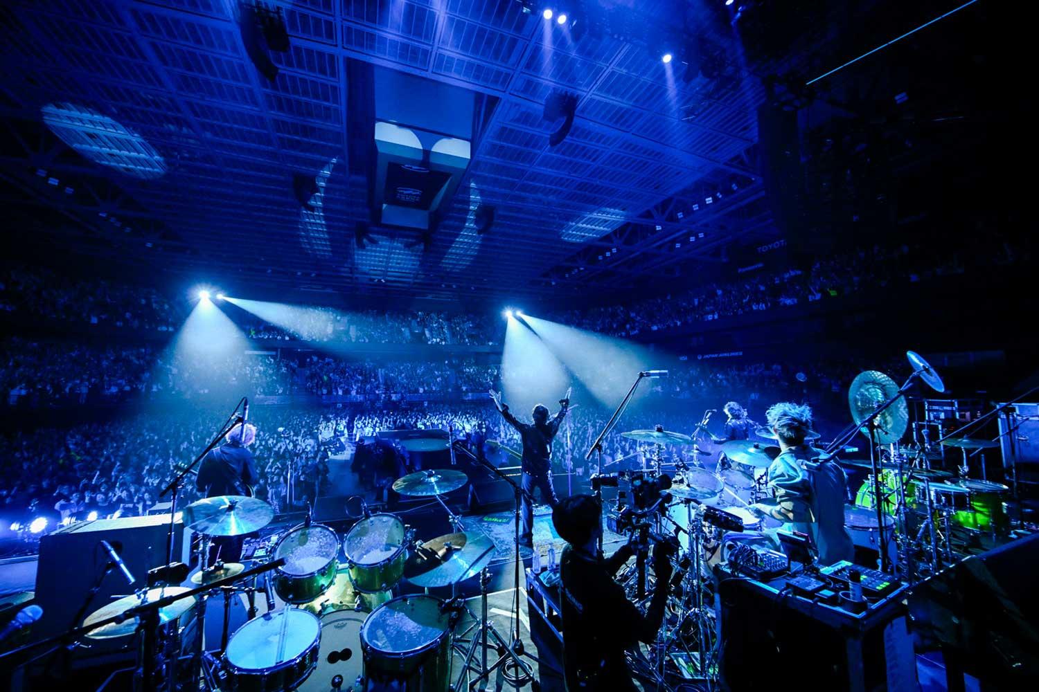 歴代ドラマーが集結！デビュー15周年記念ライブ