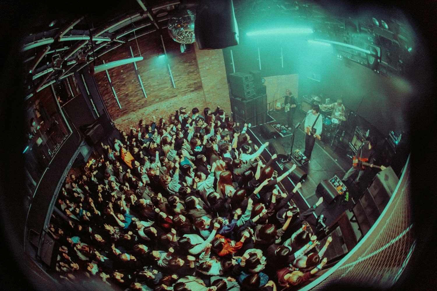 Enfants、自主企画『CUSTOM 3』で神はサイコロを振らないと分かち合った孤独と命の輝き