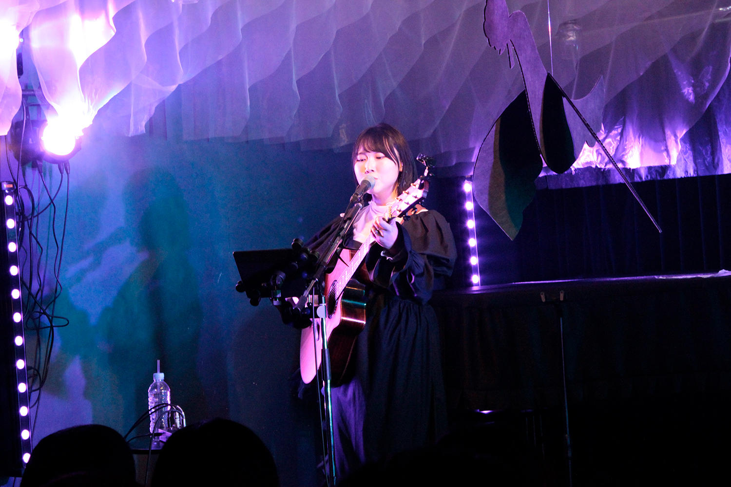 日向文、特別編成で魅せた過去と現在を揺蕩う『TO SWALLOW TOUR 2022』渋谷 LOFT HEAVEN公演